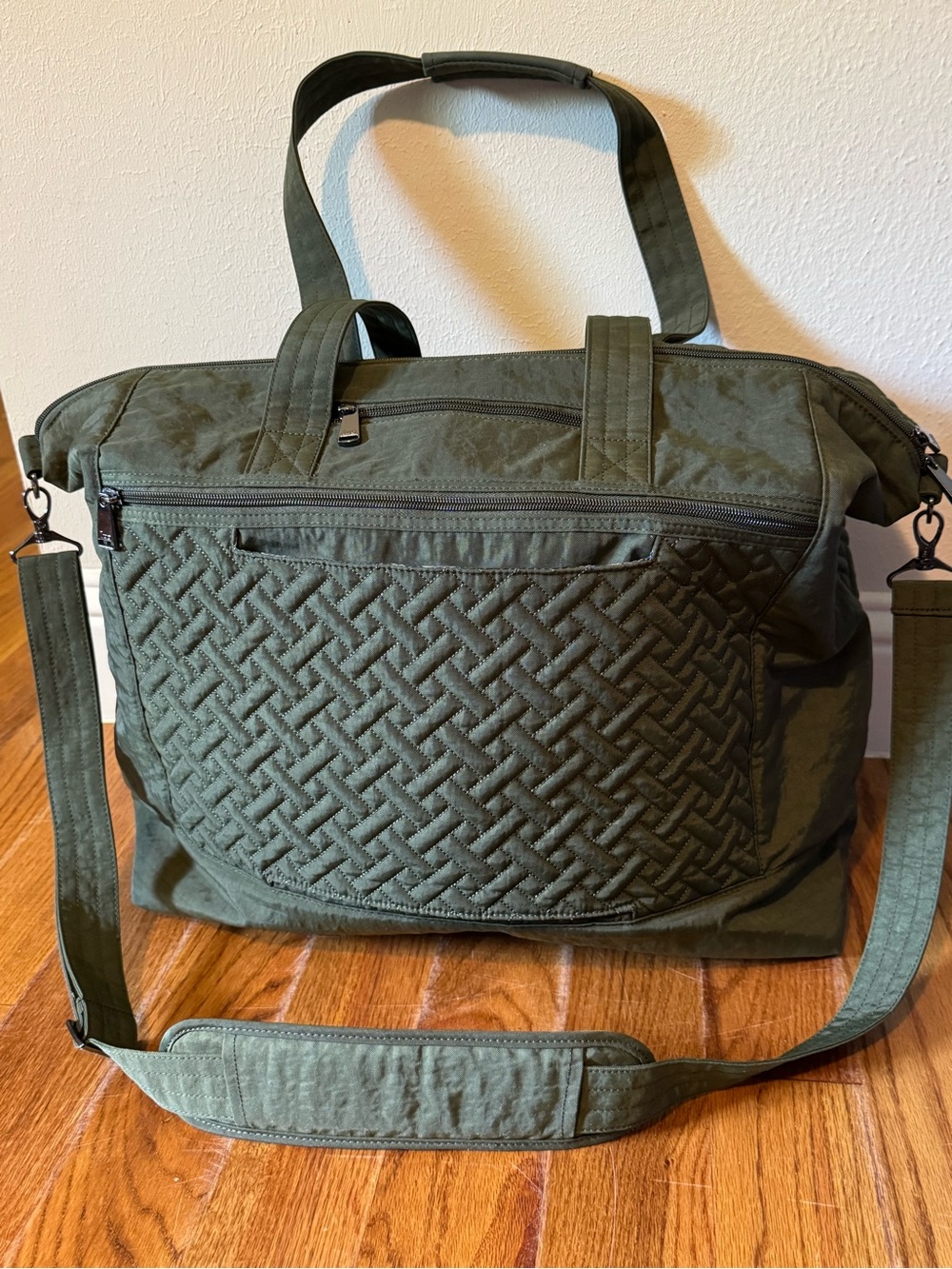 Lug Aerial Tote in Olive with “love” embroidery - Picture 2 of 6